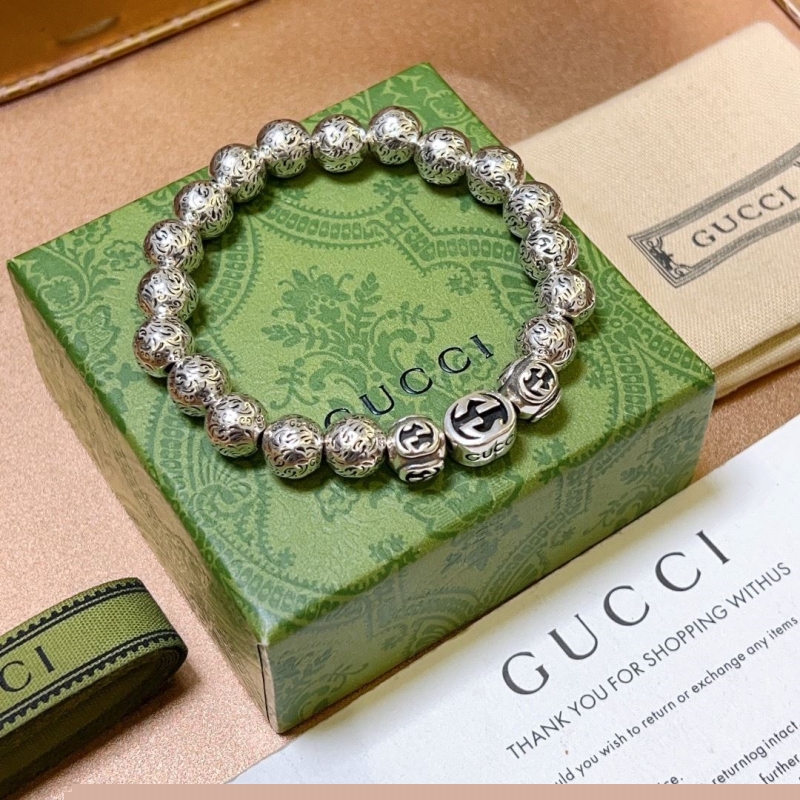 G*u*i bracelets